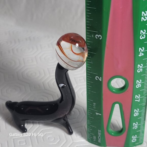 Beautiful Art Glass Black Seal Figurine with Glass Ball - Picture 6 of 7